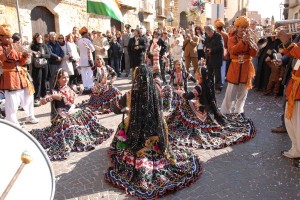 Sagra del mandorlo in fiore, sfilata in via Atenea