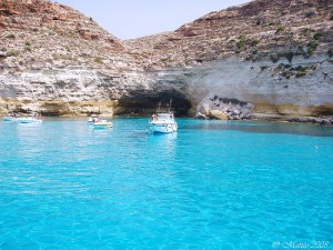 http://postidavedere.giramondo.com/a-lampedusa-tra-piccole-baie-segrete-e-grotte-da-scoprire/